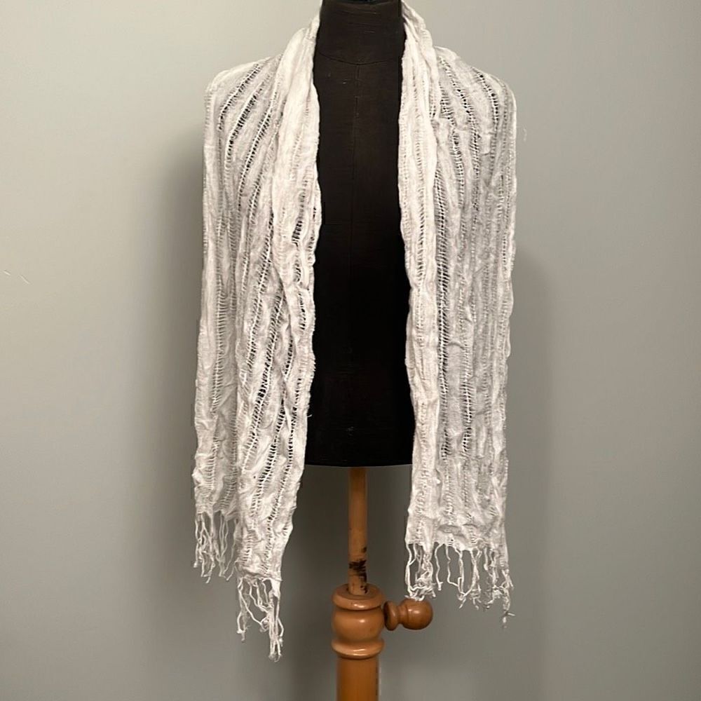 Long, lightweight mesh scarf 